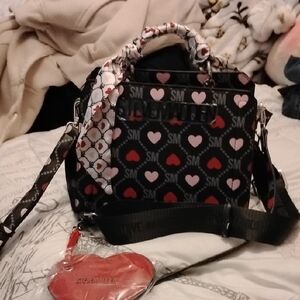 Steve Madden NWT Bevelyn Black and Red Heart Patterned Bag Valentine's Day 💌